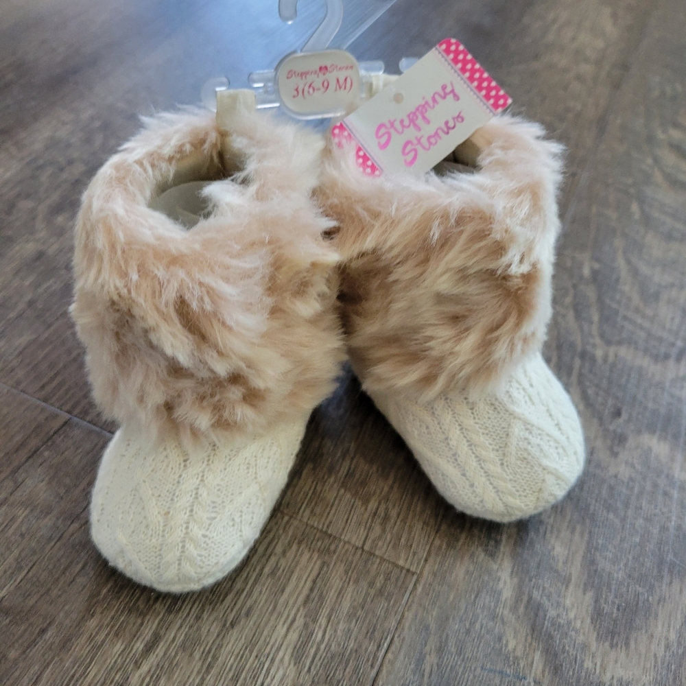 Stepping Stones NWT Knitted Faux Fur Baby Boots size 3 (6-9m) cream